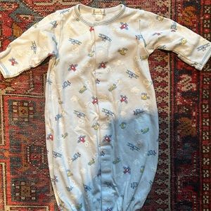 NWOT Kissy Kissy Airplane Converter gown